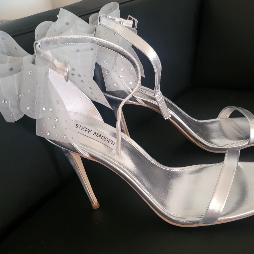 Steve Madden silver sandals